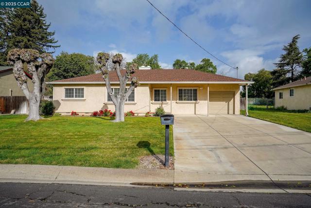 1551 Orange Street, Concord CA: https://media.crmls.org/mediaz/bca1f6ea-7d08-4389-94b6-ee43eee8f00c.jpg
