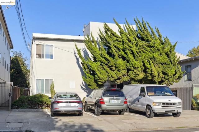 825 Kains Ave, Albany CA: https://media.crmls.org/mediaz/bca23b2c-4746-4494-b2fb-176beb74a46d.jpg