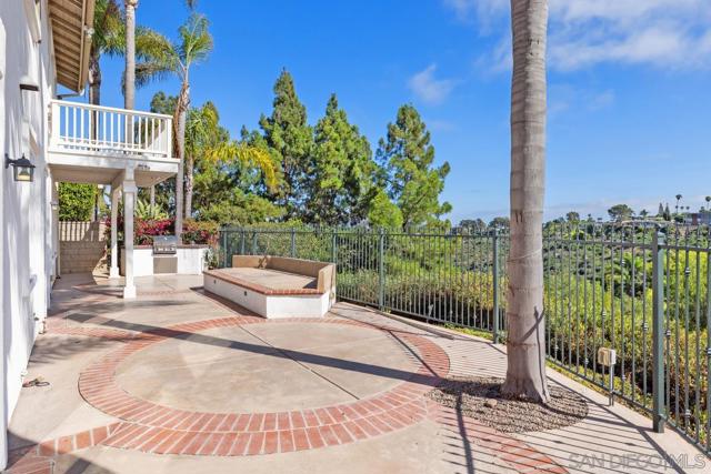 2475 Darlington, La Jolla CA: https://media.crmls.org/mediaz/bca32468-8e72-4d16-9077-bd2100137c75.jpg