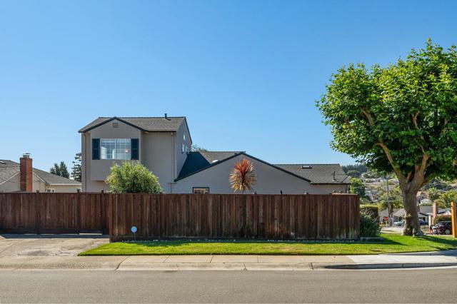 403 Santa Florita Avenue, Millbrae CA: https://media.crmls.org/mediaz/bca3b485-113b-405e-809f-035e62787a88.jpg