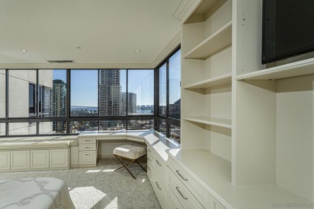 700 Front Street, San Diego CA: https://media.crmls.org/mediaz/bca3f4c6-b6f1-4caa-9e37-9b7521e2665f.jpg