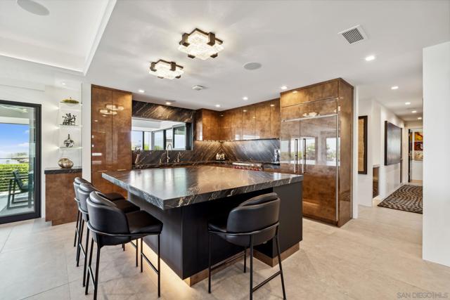 5560 Moonlight Lane, La Jolla CA: https://media.crmls.org/mediaz/bca41011-469b-47ef-bed3-9b721210bf82.jpg