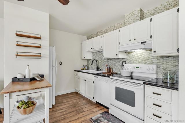 3050 Rue D'Orleans, San Diego CA: https://media.crmls.org/mediaz/bca4d4d8-2545-4978-a69b-4c0a1edad421.jpg
