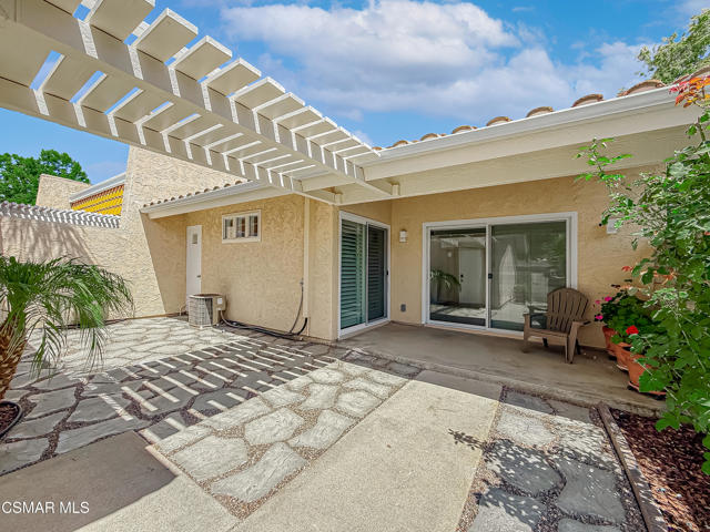 2829 Shoreview Circle, Westlake Village CA: https://media.crmls.org/mediaz/bca4f3c7-3bc1-4d18-a03e-6f347913d21d.jpg