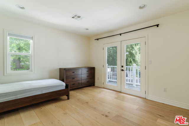 15514 Del Gado Drive, Sherman Oaks CA: https://media.crmls.org/mediaz/bca506c2-df95-477b-8d47-56d734abc5e7.jpg