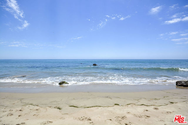 26122 Pacific Coast Highway, Malibu CA: https://media.crmls.org/mediaz/bca50f4d-7c52-4a4b-a76f-809e2f5ea112.jpg