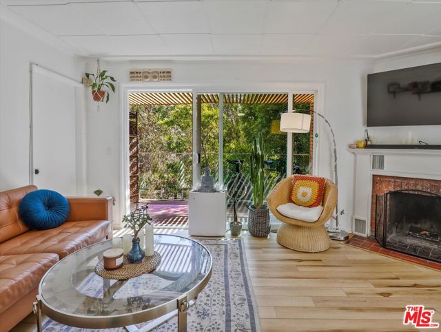 6921 Paseo Del Serra Drive, Los Angeles CA: https://media.crmls.org/mediaz/bca5498e-ea05-4a3d-9c26-8554ace9b1e8.jpg