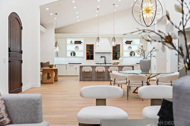 5758 Las Palomas, Rancho Santa Fe CA: https://media.crmls.org/mediaz/bca5a6f8-0eac-448e-99fc-68be955804d7.jpg