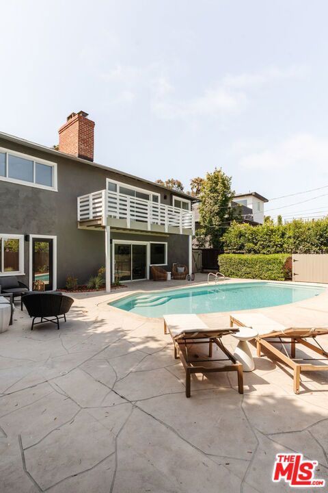 8381 Zitola Terrace, Playa del Rey CA: https://media.crmls.org/mediaz/bca5eebb-2725-4c10-b54b-ad99edc5a3a8.jpg
