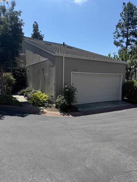 6649 Bunker Hill Ct, San Jose CA: https://media.crmls.org/mediaz/bca6889d-6486-41c2-89ec-bc5d735963f4.jpg
