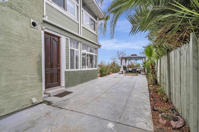Image 11 of 55 For 370 Appian Way