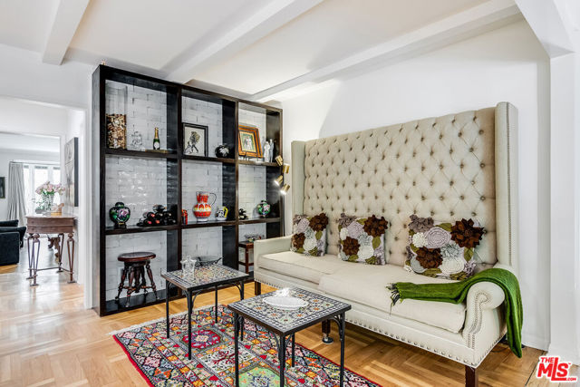 13109 Valley Vista Boulevard, Studio City CA: https://media.crmls.org/mediaz/bca76a49-037b-496e-9c5b-5651fb8fbb7b.jpg
