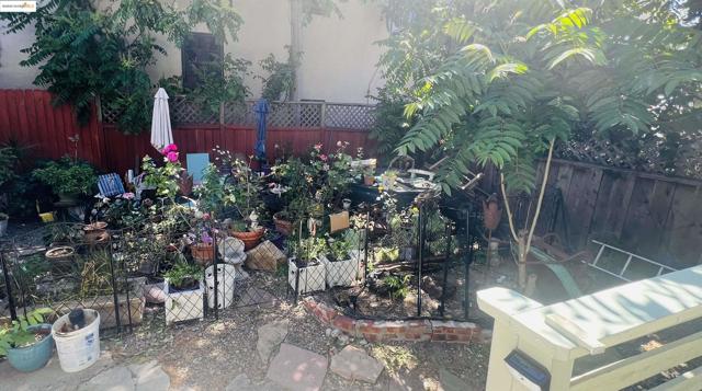 619 W 6Th St, Antioch CA: https://media.crmls.org/mediaz/bca7d34b-43c1-42be-a076-ab897df14de8.jpg