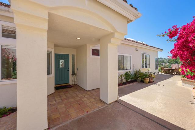 Detail Gallery Image 4 of 27 For 1257 Camino Lorado, San Marcos,  CA 92078 - 2 Beds | 2 Baths