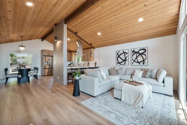 2927 Lawrence Ln, Escondido CA: https://media.crmls.org/mediaz/bca805c7-4a12-4be9-a4ea-0b960938cf00.jpg
