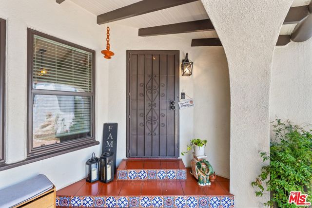3871 Roxton Avenue, Los Angeles CA: https://media.crmls.org/mediaz/bca8b7b1-9bbe-49f9-90bc-545947e40740.jpg