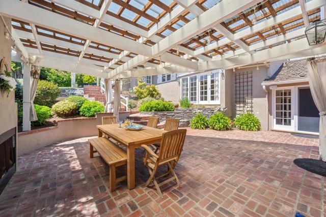 3733 La Cresta Dr, San Diego CA: https://media.crmls.org/mediaz/bca94171-82a0-4a6c-841c-e9e200b8fa5a.jpg