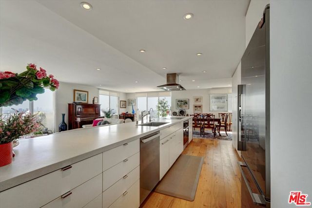2160 Century Park East, Los Angeles CA: https://media.crmls.org/mediaz/bca975db-1129-4226-a166-cb36c4651e0d.jpg