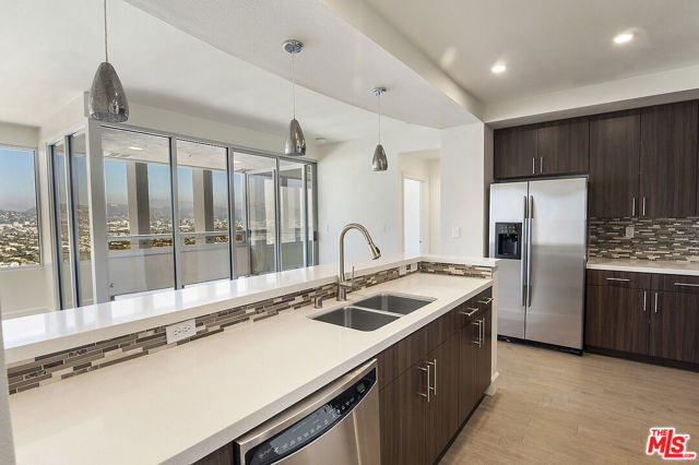 5670 Wilshire Boulevard, Los Angeles CA: https://media.crmls.org/mediaz/bca98786-d920-4d31-96db-4729cd2621a9.jpg