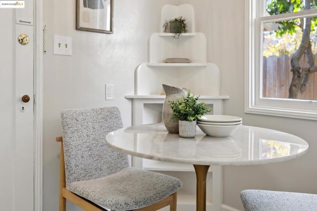 5318 Fleming Avenue, Oakland CA: https://media.crmls.org/mediaz/bca9cc84-4dfa-42bc-9e03-91cc32863f34.jpg