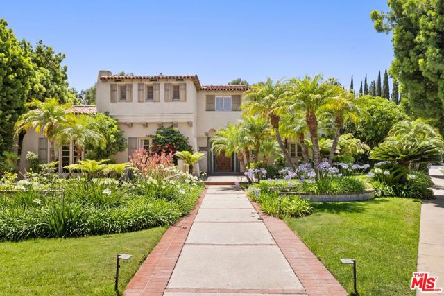 1029 Chevy Chase Drive, Beverly Hills CA: https://media.crmls.org/mediaz/bcaa06d3-b5af-4424-8d9a-8b70b0a4388d.jpg