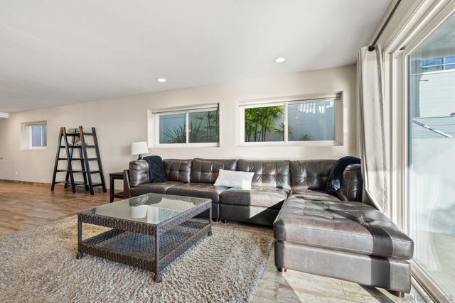 1177 Pacific Beach Drive, San Diego CA: https://media.crmls.org/mediaz/bcaa0f63-51ff-409d-93da-6546d64783a3.jpg