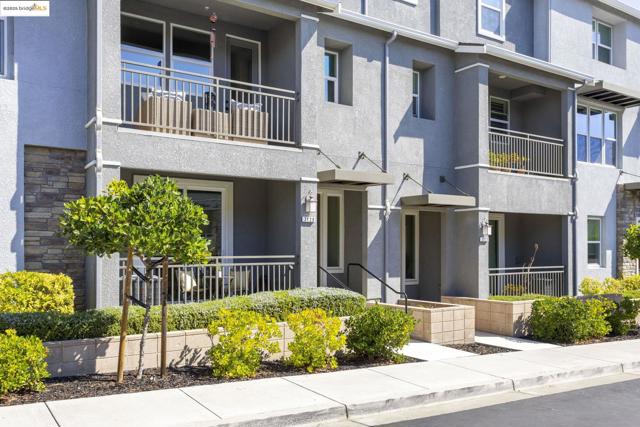 7129 Calistoga Ln, Dublin CA: https://media.crmls.org/mediaz/bcaa3b81-024a-4470-af95-9ada89e4bdd8.jpg