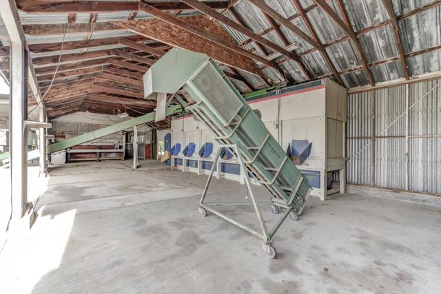 2854 Illinois Avenue, Corning CA: https://media.crmls.org/mediaz/bcaaad6e-bb3a-4ded-9f23-30e875d9478a.jpg