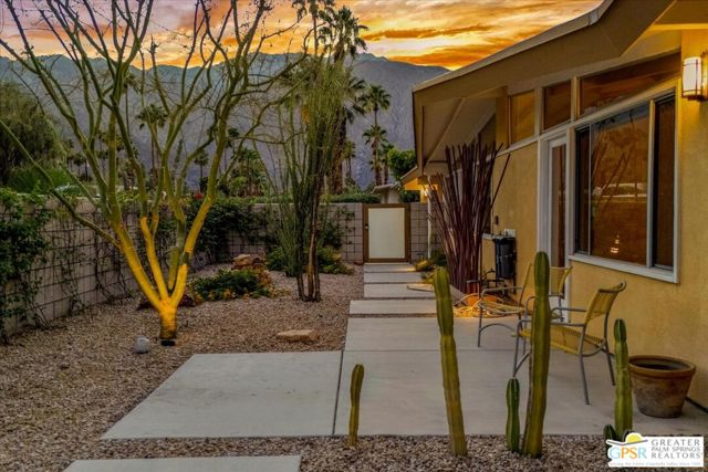 1554 E San Lucas Road, Palm Springs CA: https://media.crmls.org/mediaz/bcab0ed1-3817-42d6-a40b-7c5b6a1b0675.jpg