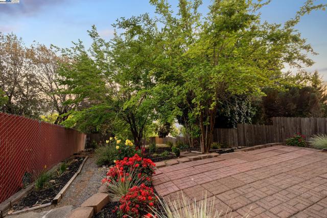 3014 BROADMOOR VIEW, Oakland CA: https://media.crmls.org/mediaz/bcab4599-fdc4-458d-81cd-a3d768c51e12.jpg