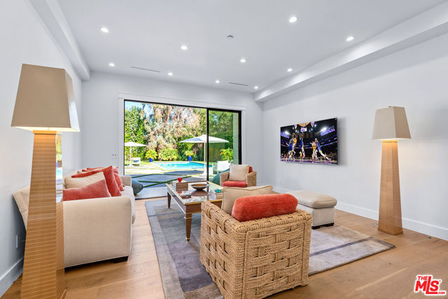 16144 HIGH VALLEY Place, Encino CA: https://media.crmls.org/mediaz/bcabaeec-b134-4764-a8cf-f6e68eb7f592.jpg