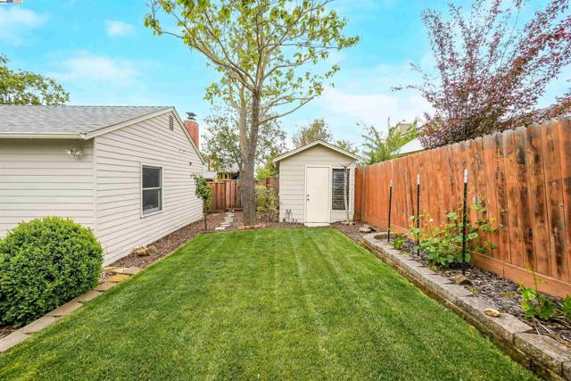 19157 San Miguel Ave, Castro Valley CA: https://media.crmls.org/mediaz/bcabf2f8-4c88-42b4-8721-8cda344c0b94.jpg