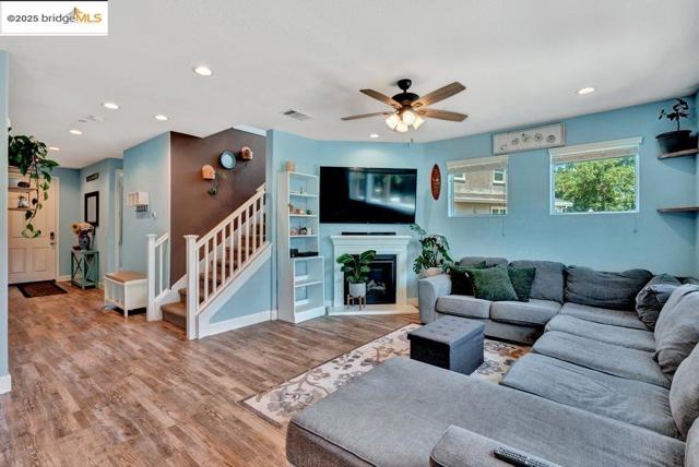 4670 Fuschia Way, Oakley CA: https://media.crmls.org/mediaz/bcabf31e-de3d-4d90-a931-31e9e1c11de5.jpg