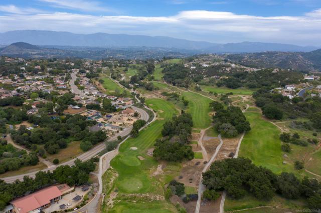 28628 Mountain Meadow Rd, Escondido CA: https://media.crmls.org/mediaz/bcaca85c-e9d3-448b-be41-875e2072f4af.jpg