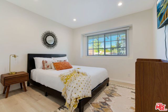 6207 Melba Avenue, Woodland Hills CA: https://media.crmls.org/mediaz/bcacb4f3-8e03-4690-90a1-3fd90034218f.jpg