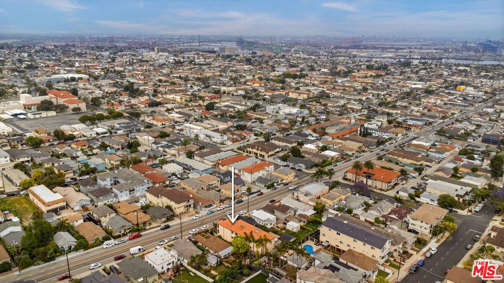 https://media.crmls.org/mediaz/bcacc45d-391a-4328-8b57-eaa370cf47e6.jpg?preset=X-Large