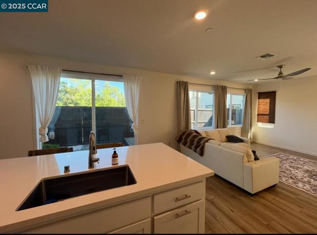 3819 Ponderosa Pine Ln, Rocklin CA: https://media.crmls.org/mediaz/bcacf6f6-ac23-4842-9db4-711dab64566e.jpg
