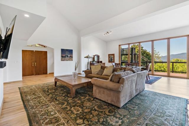711 W California Way, Redwood City CA: https://media.crmls.org/mediaz/bcacff28-d8fb-477e-ab45-2201ac07f50a.jpg