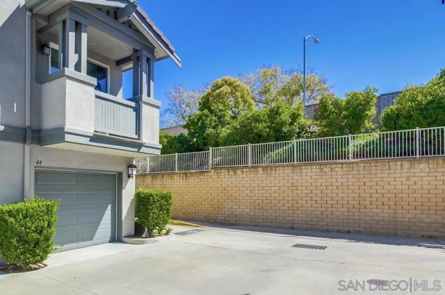16915 HUTCHINS LANDING, San Diego CA: https://media.crmls.org/mediaz/bcad6f80-a026-4065-a74e-76c53b5aa251.jpg