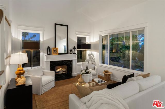 1664 Amherst Avenue, Los Angeles CA: https://media.crmls.org/mediaz/bcad7207-ecfc-428e-8b08-8f2a27446004.jpg