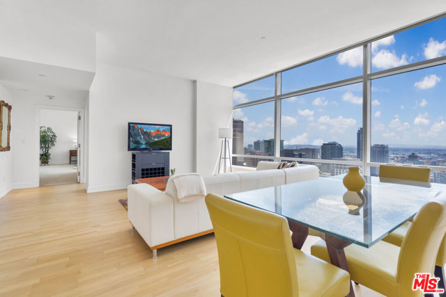 Image 2 of 45 For 900 Olympic Boulevard 33i