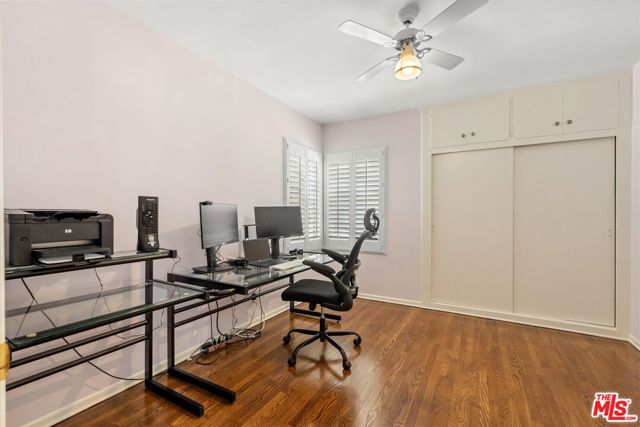 9313 Hayvenhurst Avenue, North Hills CA: https://media.crmls.org/mediaz/bcae3660-2929-48aa-ad4e-971dd131df37.jpg