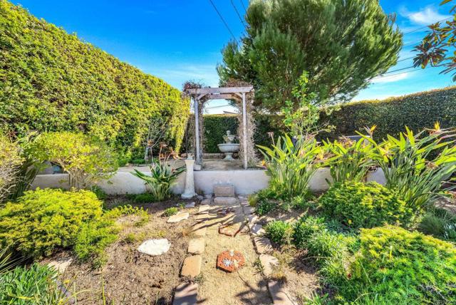 6130 Terryhill Drive, La Jolla CA: https://media.crmls.org/mediaz/bcae4ba2-1f6c-4f4d-9140-3125ac81b38b.jpg