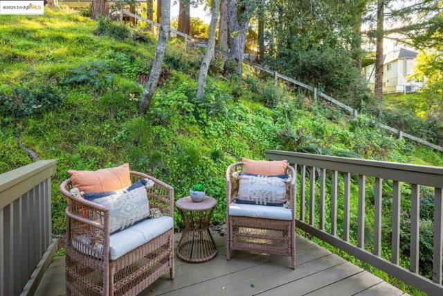 6566 Chelton Dr, Oakland CA: https://media.crmls.org/mediaz/bcae524e-a02b-4d6f-a34f-028063221c5c.jpg