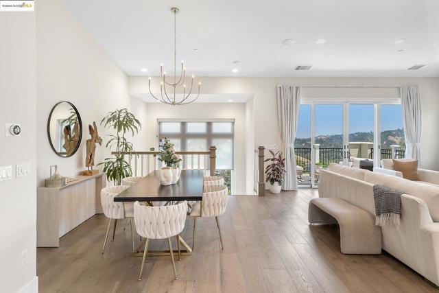63 Tomcat Way, Orinda CA: https://media.crmls.org/mediaz/bcaf4d29-b10f-45c2-ba5f-3d55ae2d1460.jpg