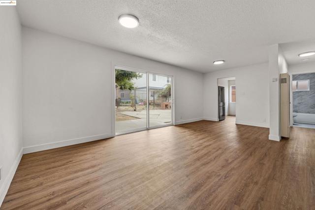 146 19Th St, Richmond CA: https://media.crmls.org/mediaz/bcaf5539-997f-44d5-9554-962d601f88d0.jpg