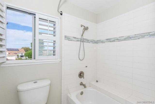 4515 Sculpture Court, Oceanside CA: https://media.crmls.org/mediaz/bcb0ddc2-cada-48ce-b2bd-85ecbbe4235b.jpg