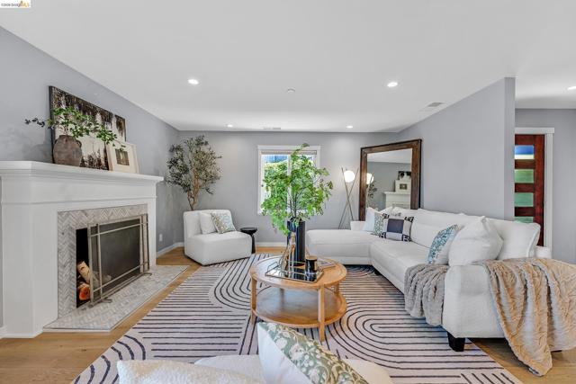 1424 Sunnyslope Ave, Belmont CA: https://media.crmls.org/mediaz/bcb0f3e3-fccc-45a4-b4f0-7d02aa8fc84b.jpg