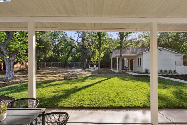 2129 Youngs Ct, Walnut Creek CA: https://media.crmls.org/mediaz/bcb12589-f31a-45b4-a49c-4d4b4ef091fd.jpg