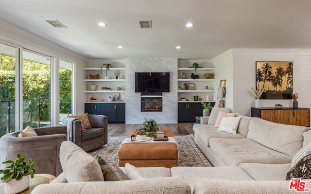5 Bed Home for Sale in Los Angeles, California